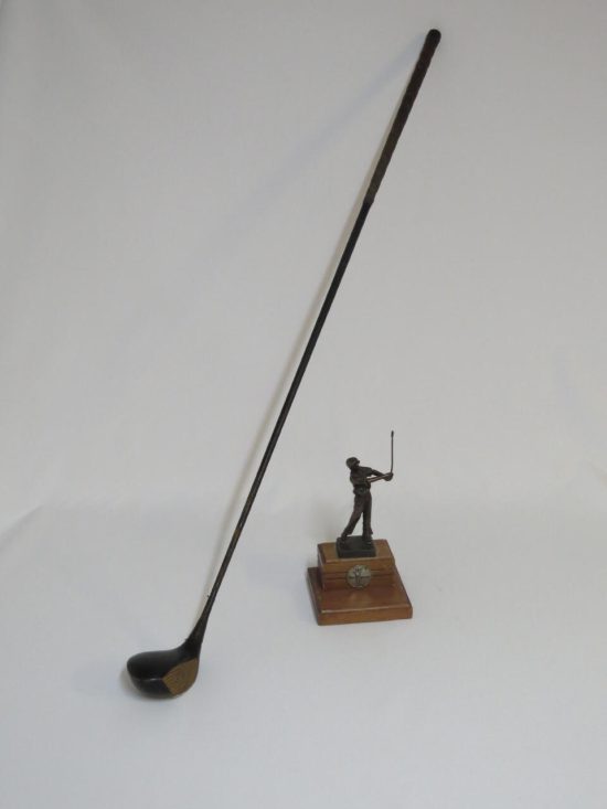Lote: 8 - Lote: 8 - Palo de golf y trofeo