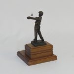 Lote: 8 - Lote: 8 - Palo de golf y trofeo