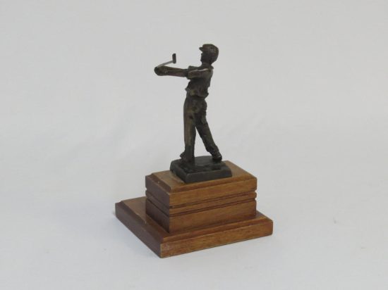 Lote: 8 - Lote: 8 - Palo de golf y trofeo