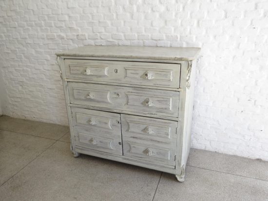 Lote: 109 - Lote: 109 - Cómoda