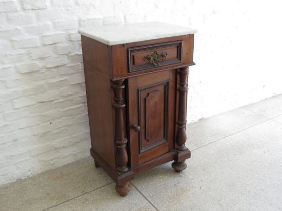 Lote: 40 - Lote: 40 - Mesa de luz