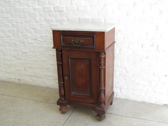 Lote: 40 - Lote: 40 - Mesa de luz