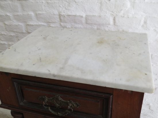 Lote: 40 - Lote: 40 - Mesa de luz