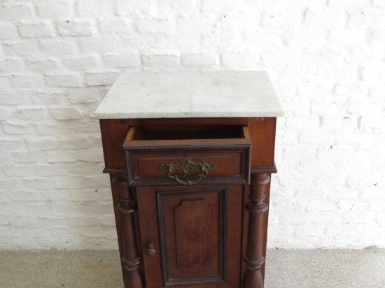 Lote: 40 - Lote: 40 - Mesa de luz