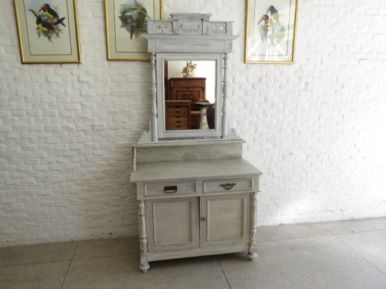 Lote: 112 - Lote: 112 - Cómoda con alzada