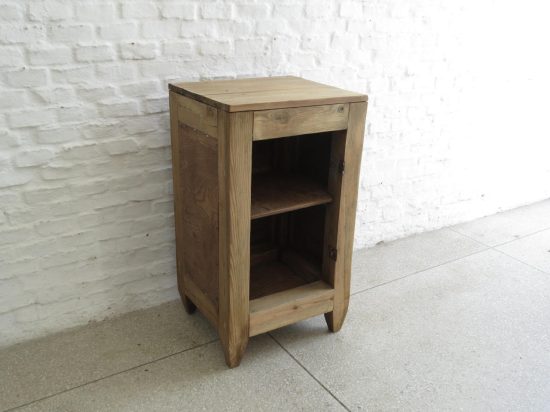 Lote: 42 - Lote: 42 - Mueble pinotea