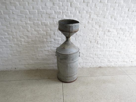 Lote: 70 - Lote: 70 - Tanque y embudo