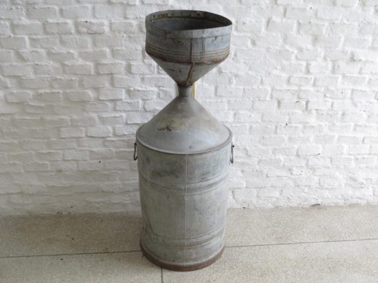Lote: 70 - Lote: 70 - Tanque y embudo