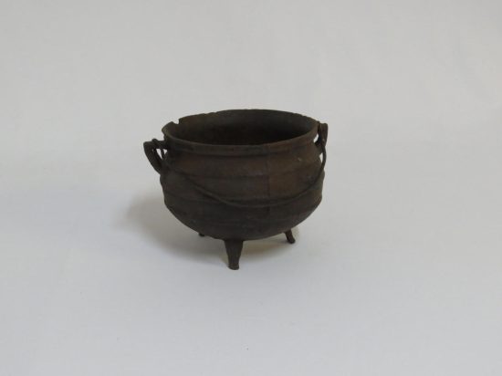 Lote: 28 - Lote: 28 - Olla de hierro