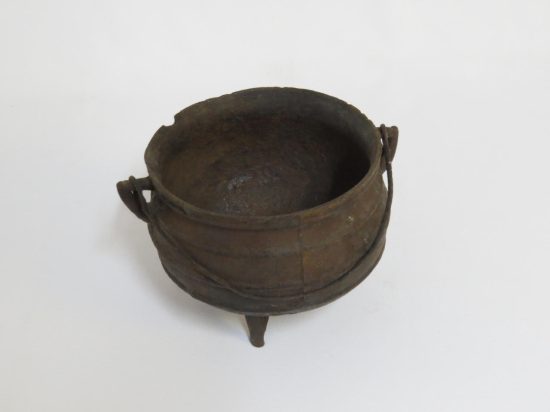 Lote: 28 - Lote: 28 - Olla de hierro