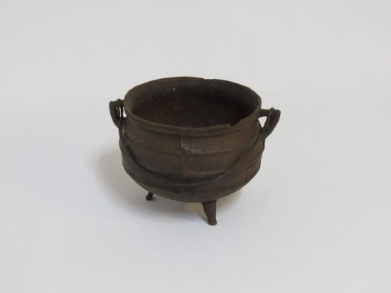 Lote: 28 - Lote: 28 - Olla de hierro