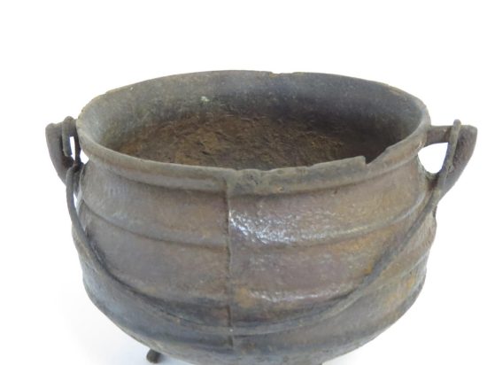 Lote: 28 - Lote: 28 - Olla de hierro