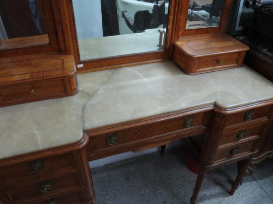 Lote: 122.B - Lote: 122.B - Toilette estilo Luis XVI