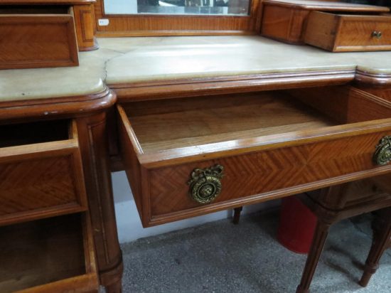 Lote: 122.B - Lote: 122.B - Toilette estilo Luis XVI