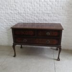 Lote: 90 - Lote: 90 - Cómoda