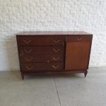 Lote: 110 - Lote: 110 - Cómoda