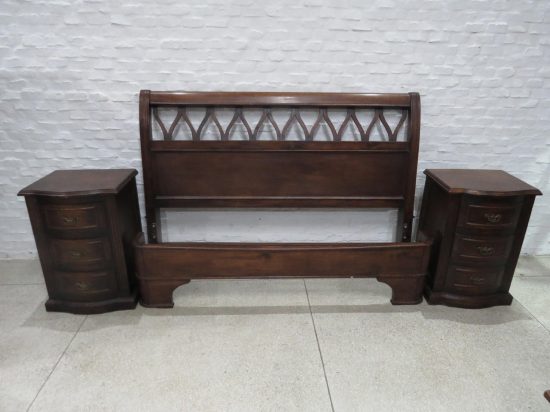 Lote: 89 - Lote: 89 - Cama y mesas de noche