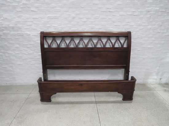 Lote: 89 - Lote: 89 - Cama y mesas de noche