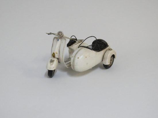 Lote: 76 - Lote: 76 - Réplica de Vespa