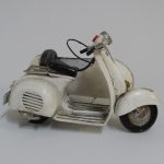 Lote: 76 - Lote: 76 - Réplica de Vespa