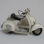 Lote: 76 - Lote: 76 - Réplica de Vespa
