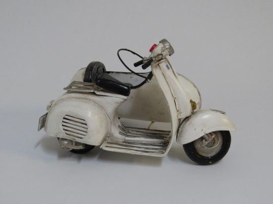 Lote: 76 - Lote: 76 - Réplica de Vespa