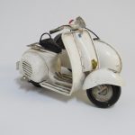 Lote: 76 - Lote: 76 - Réplica de Vespa