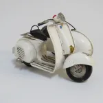Lote: 76 - Lote: 76 - Réplica de Vespa