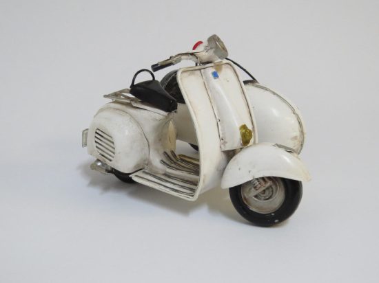 Lote: 76 - Lote: 76 - Réplica de Vespa