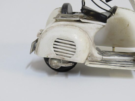 Lote: 76 - Lote: 76 - Réplica de Vespa