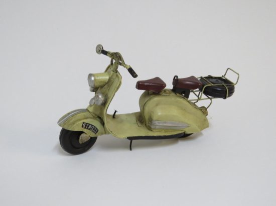 Lote: 77 - Lote: 77 - Réplica de Lambretta