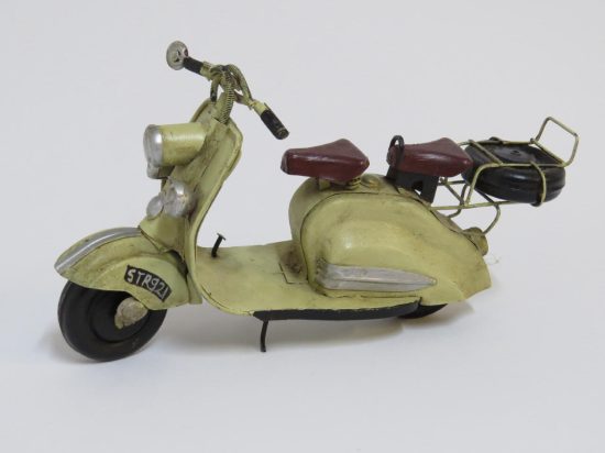 Lote: 77 - Lote: 77 - Réplica de Lambretta