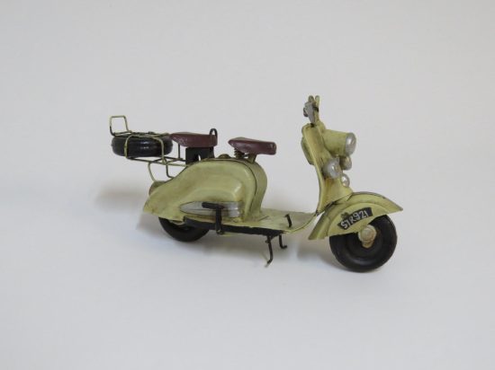 Lote: 77 - Lote: 77 - Réplica de Lambretta