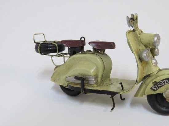 Lote: 77 - Lote: 77 - Réplica de Lambretta