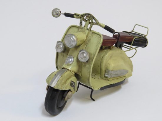 Lote: 77 - Lote: 77 - Réplica de Lambretta