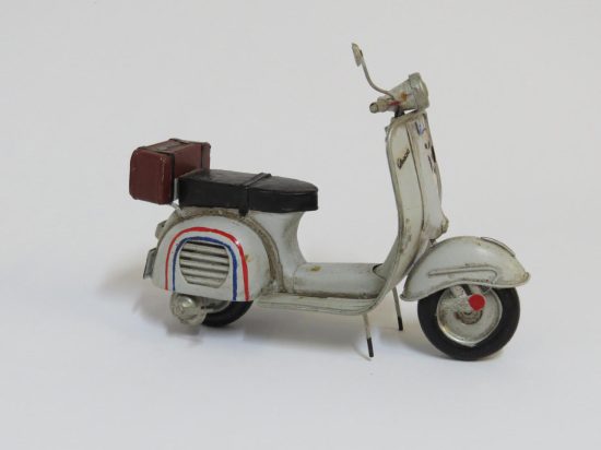 Lote: 78 - Lote: 78 - Réplica de Vespa