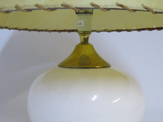 Lote: 105 - Lote: 105 - Lámpara de mesa
