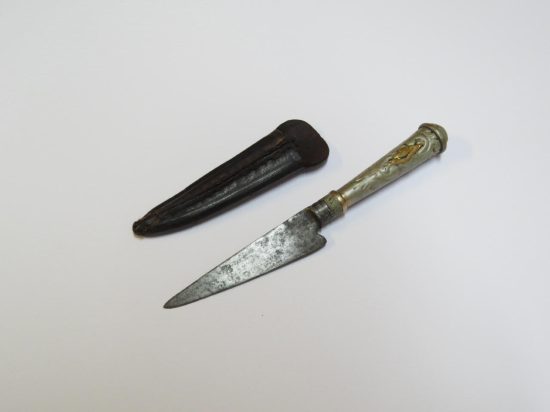 Lote: 121 - Lote: 121 - Cuchillo verijero