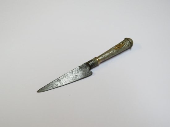 Lote: 121 - Lote: 121 - Cuchillo verijero
