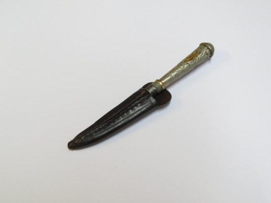 Lote: 121 - Lote: 121 - Cuchillo verijero