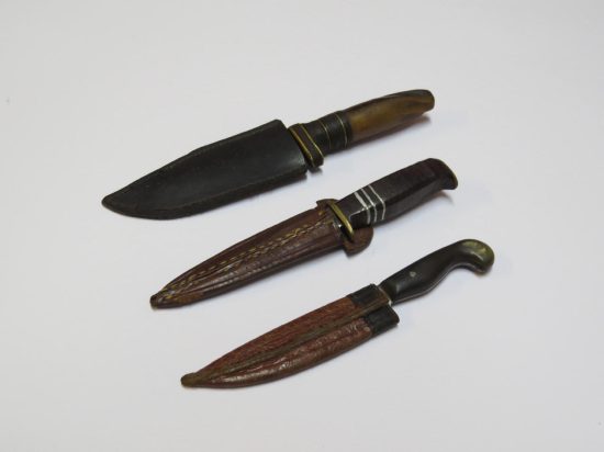 Lote: 107 - Lote: 107 - Cuchillos miniaturas