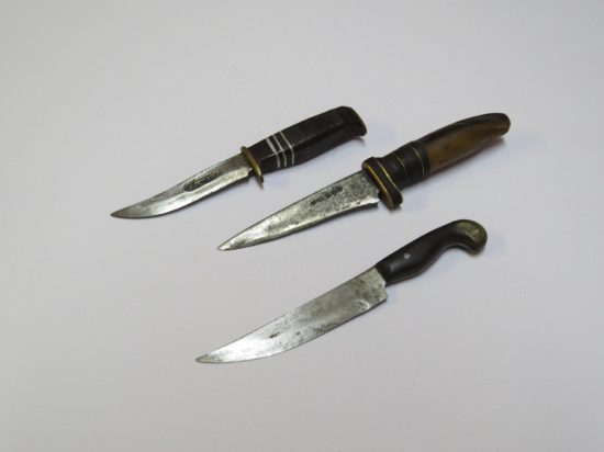 Lote: 107 - Lote: 107 - Cuchillos miniaturas