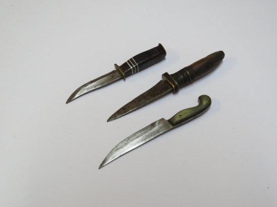 Lote: 107 - Lote: 107 - Cuchillos miniaturas