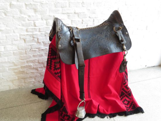 Lote: 287 - Lote: 287 - Recado con estribos