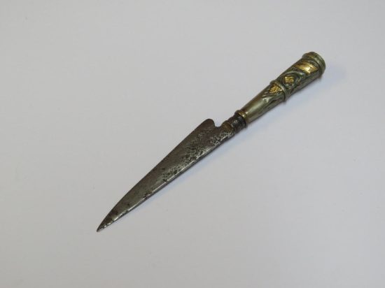 Lote: 120 - Lote: 120 - Cuchillo verijero