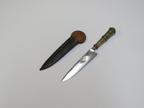 Lote: 123 - Lote: 123 - Cuchillo verijero