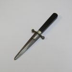 Lote: 114 - Lote: 114 - Daga y cuchillo