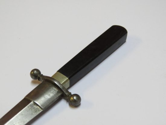 Lote: 114 - Lote: 114 - Daga y cuchillo