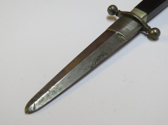 Lote: 114 - Lote: 114 - Daga y cuchillo