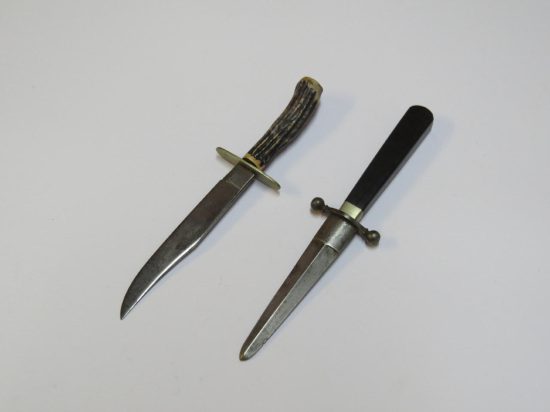 Lote: 114 - Lote: 114 - Daga y cuchillo